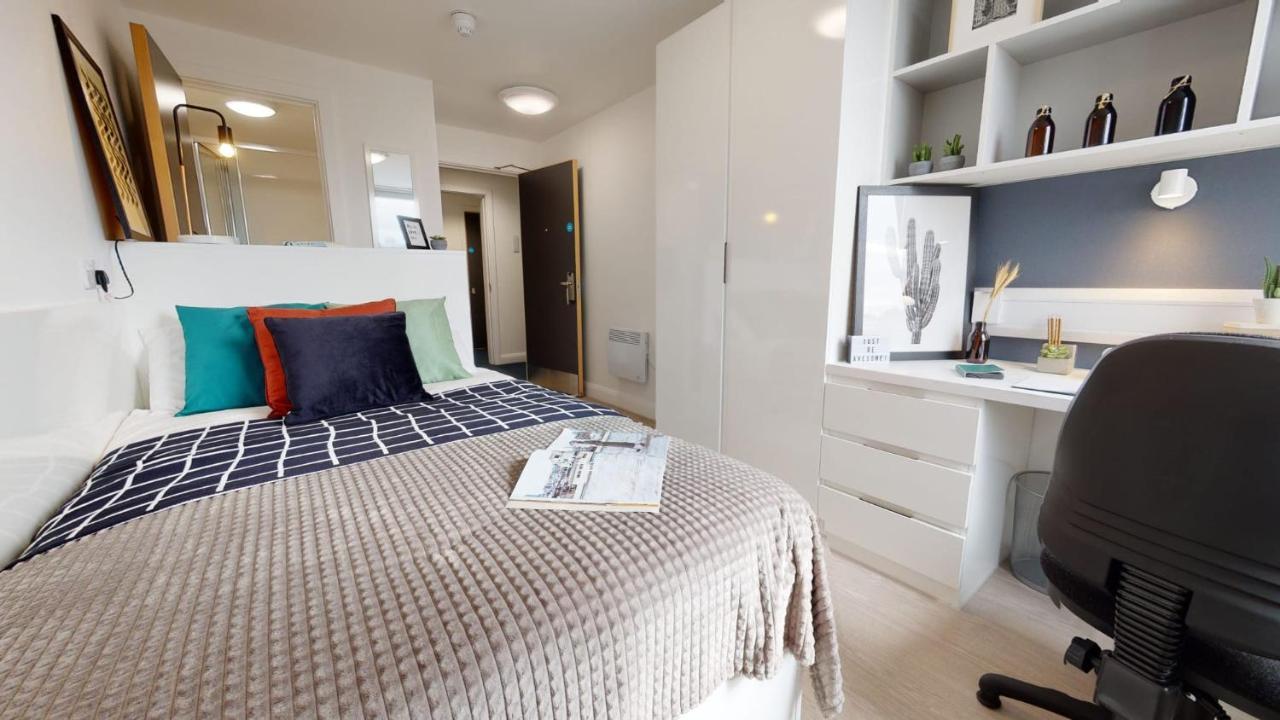 Charming Ensuite Bedrooms At The Brickworks In Apartment York